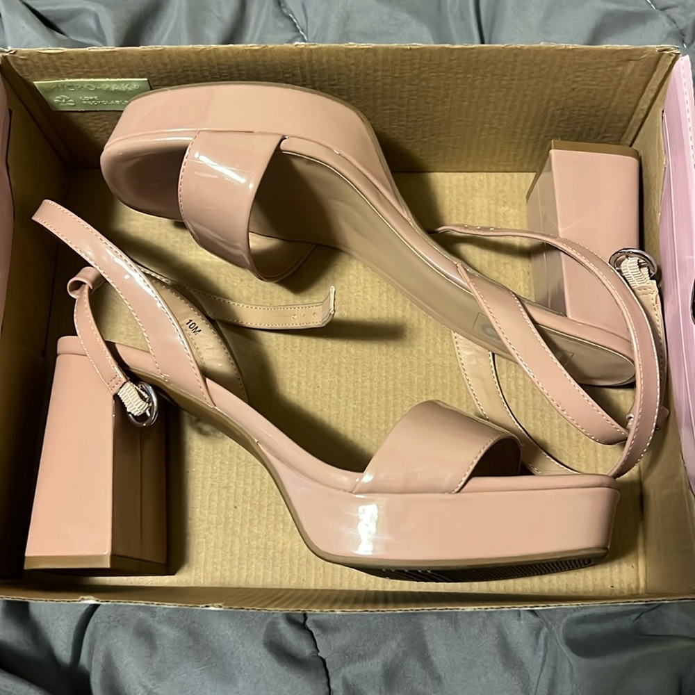 Nude/pink heels